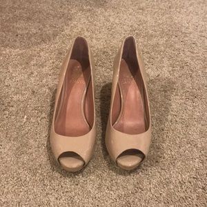 Vince Camuto Kira Peep toe pump